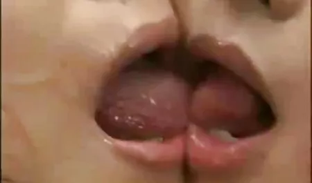 Harika iki erotik sevişme seyret sıcak lezbiyen yalama ve parmak