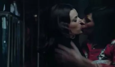 Seksi erotik sahne indir göğüsleri