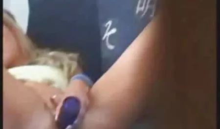 Baskın MİLF sevişme erotik sahneler köle onu kıçından bir Vibratör alın