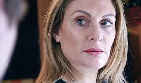 Sıcak yabancı erotik sevişme sarışın Becerdin