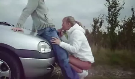 Azgın aracı güzel keşfetmek için erotik sahneler yesilcam alır