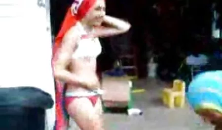 Strapons ile ezmek için iki ucuna erotik sevişme seyret gidiyoruz