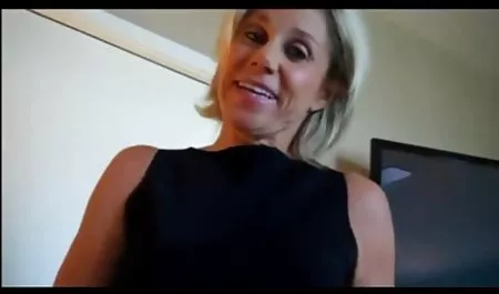 Cutie Kelsey handjob en erotik sevişme sahneleri